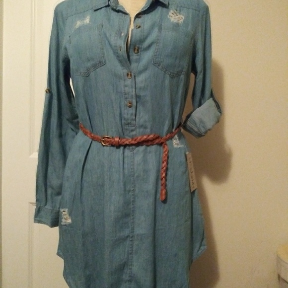 Women's clothing - Picture 2 of 3